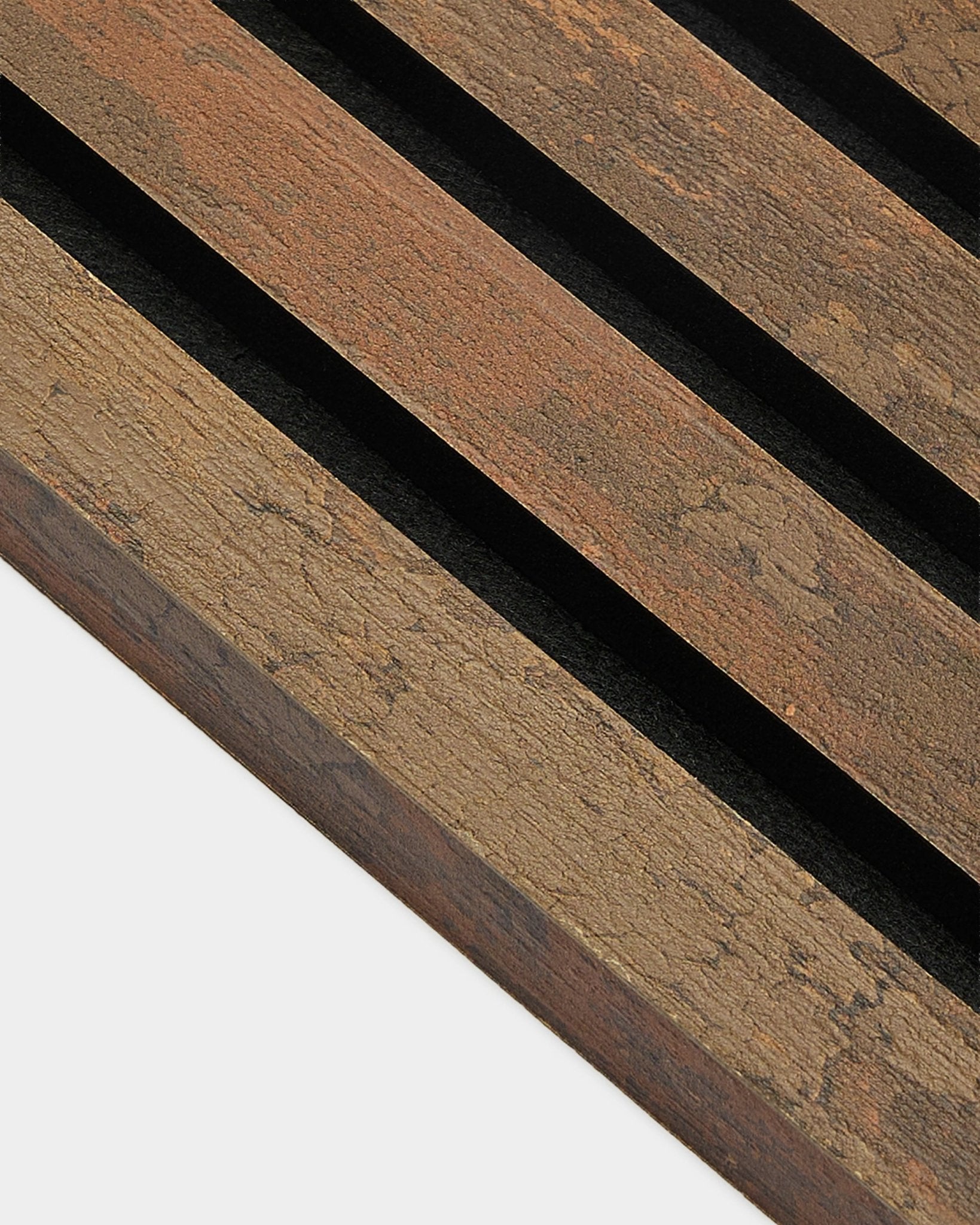 Close-up van WoodUpp End Lamella in Oxide Copper, 2,2 cm—houtlook akoestische latten met textuur en black tussenruimtes, ontworpen voor Akupanel wandmontage.