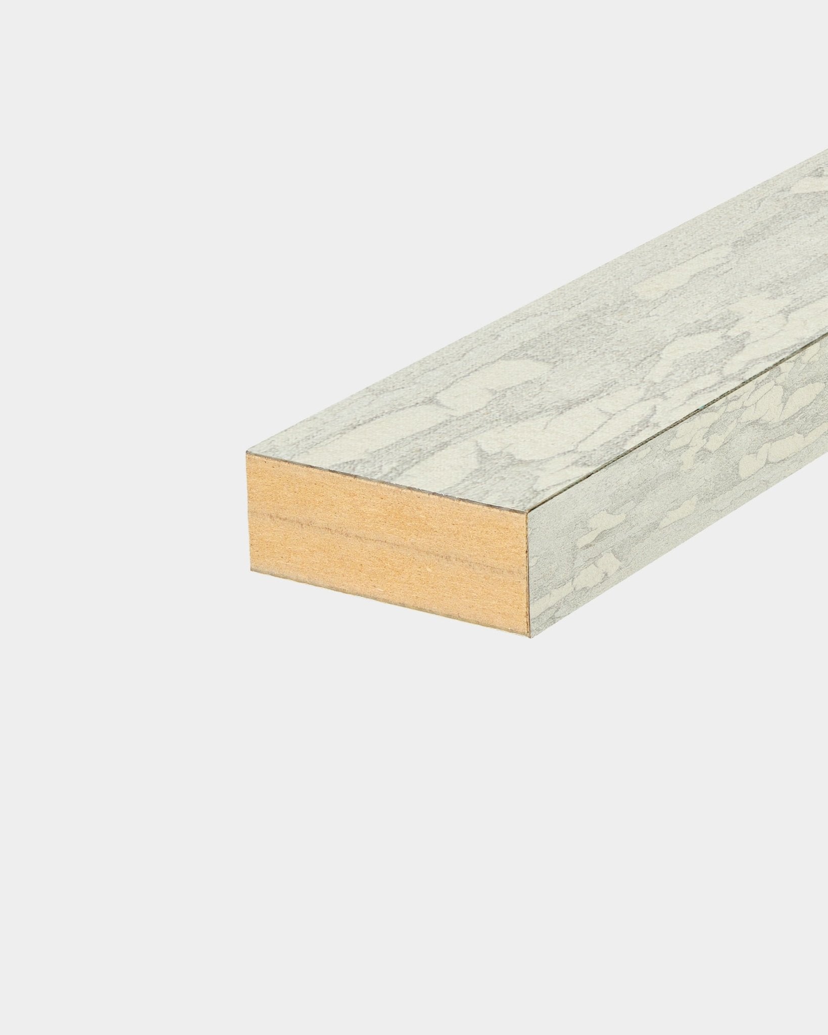 WoodUpp Akupanel eindlamel in Oxide White, 6,7 cm breed, met een lichtgrijze afwerking met textuur, ontworpen voor Akoestisch paneel- of lattenwandpaneelinstallaties.