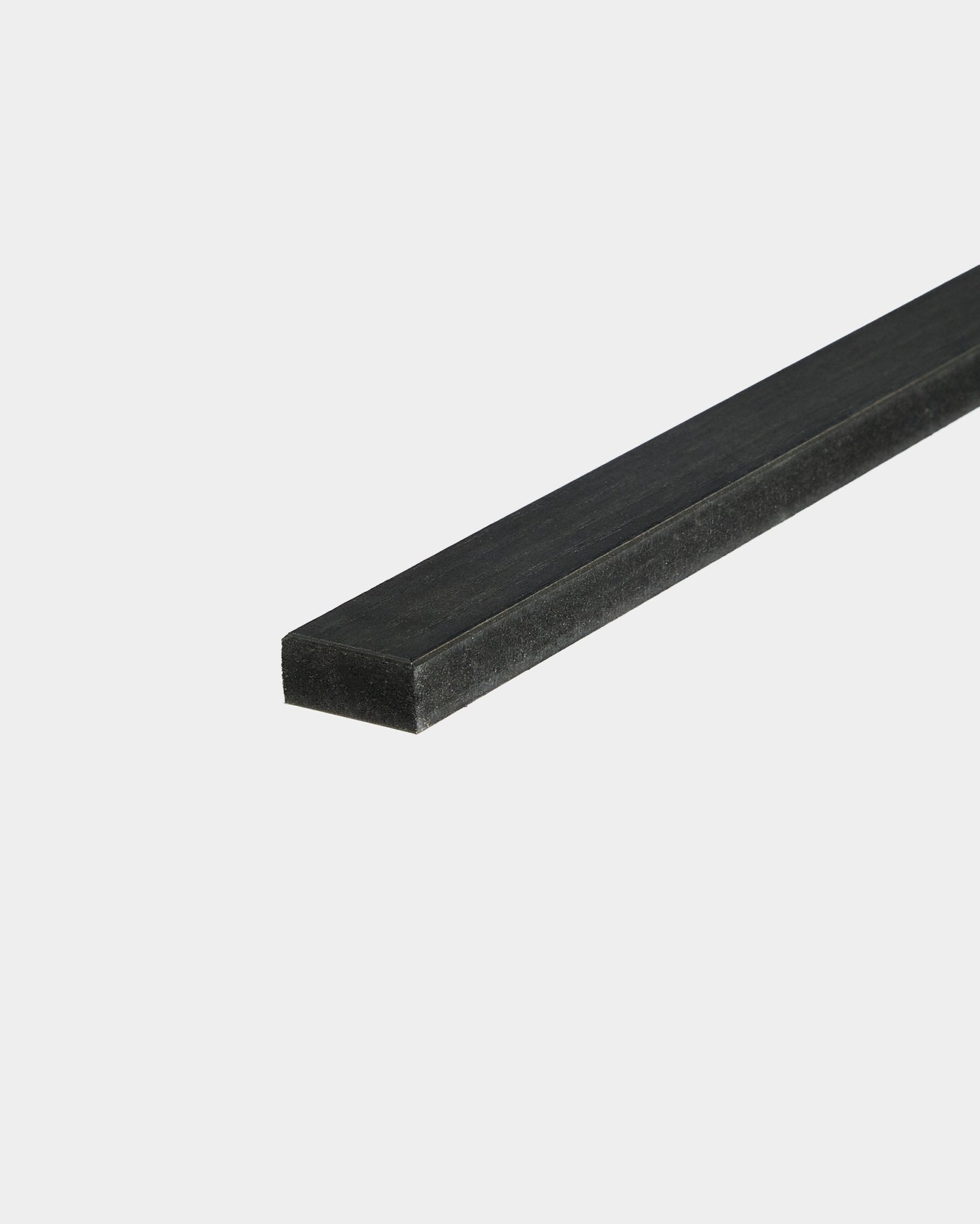 WoodUpp Lamella in Black essenhout, 240 cm—een black vlakke lamelstrip voor Akupanel vervanging van latten of randafwerking—getoond op een witte achtergrond.