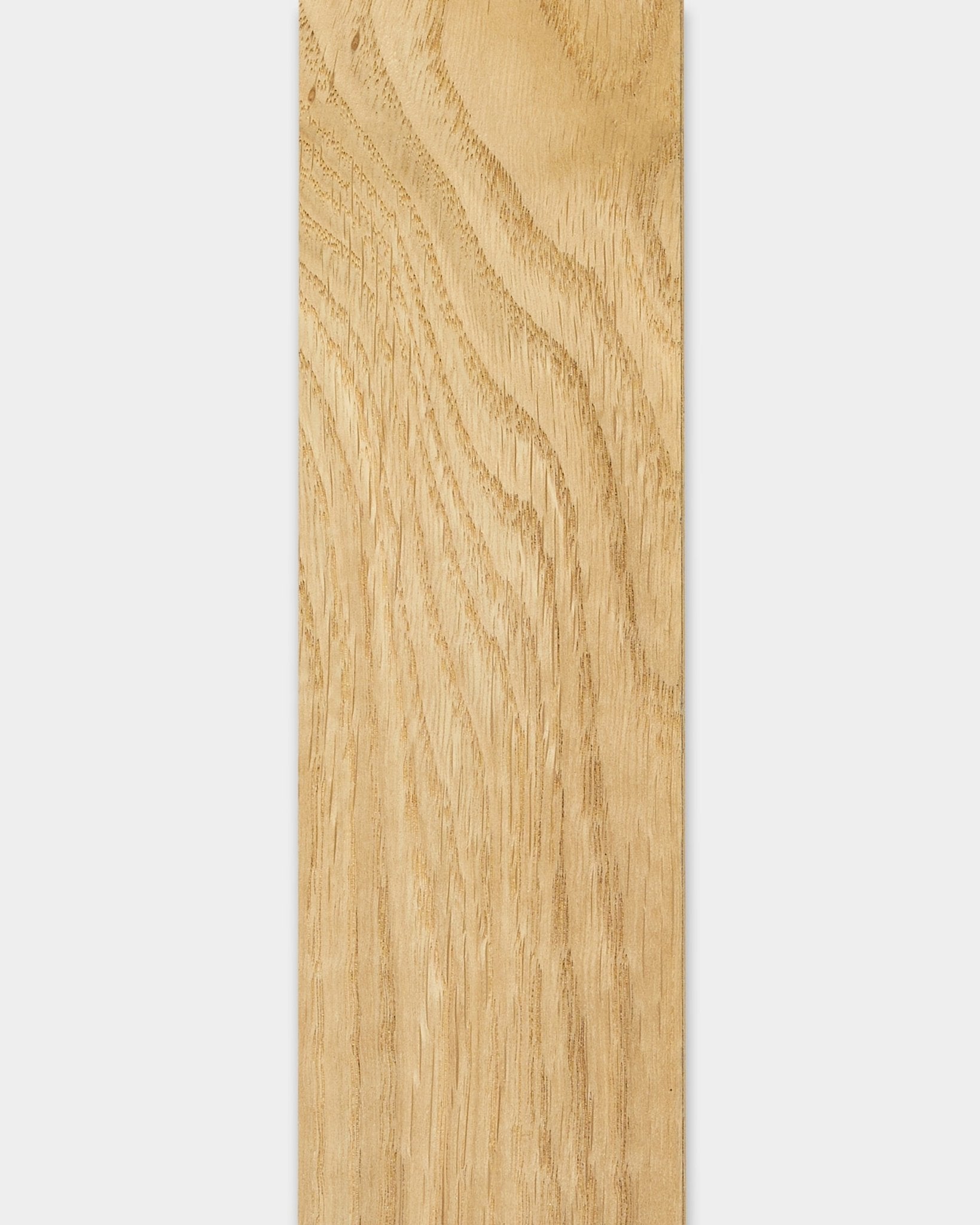 WoodUpp Lamella Rustic Natural Oak, 240 cm, gebruikt voor Akupanel Akoestisch paneel vervanging van latten of afwerking van randen, met een natuurlijke licht brown afwerking.