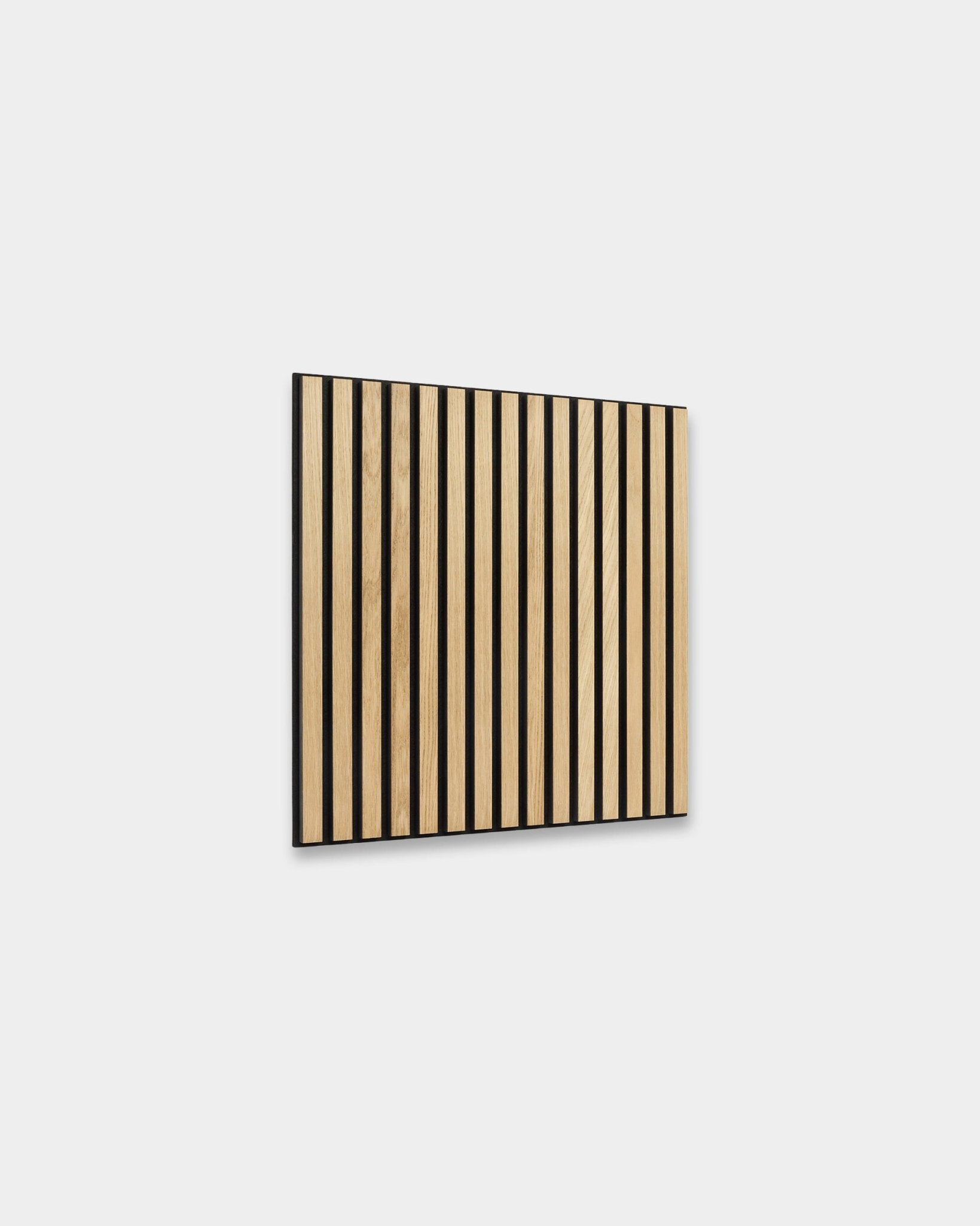 WoodUpp Akupixel Akoestisch paneel, 60x60 cm, Classic Oak-latten op black vilt en MDF, minimalistisch Scandinavisch design met een Nordic uitstraling.