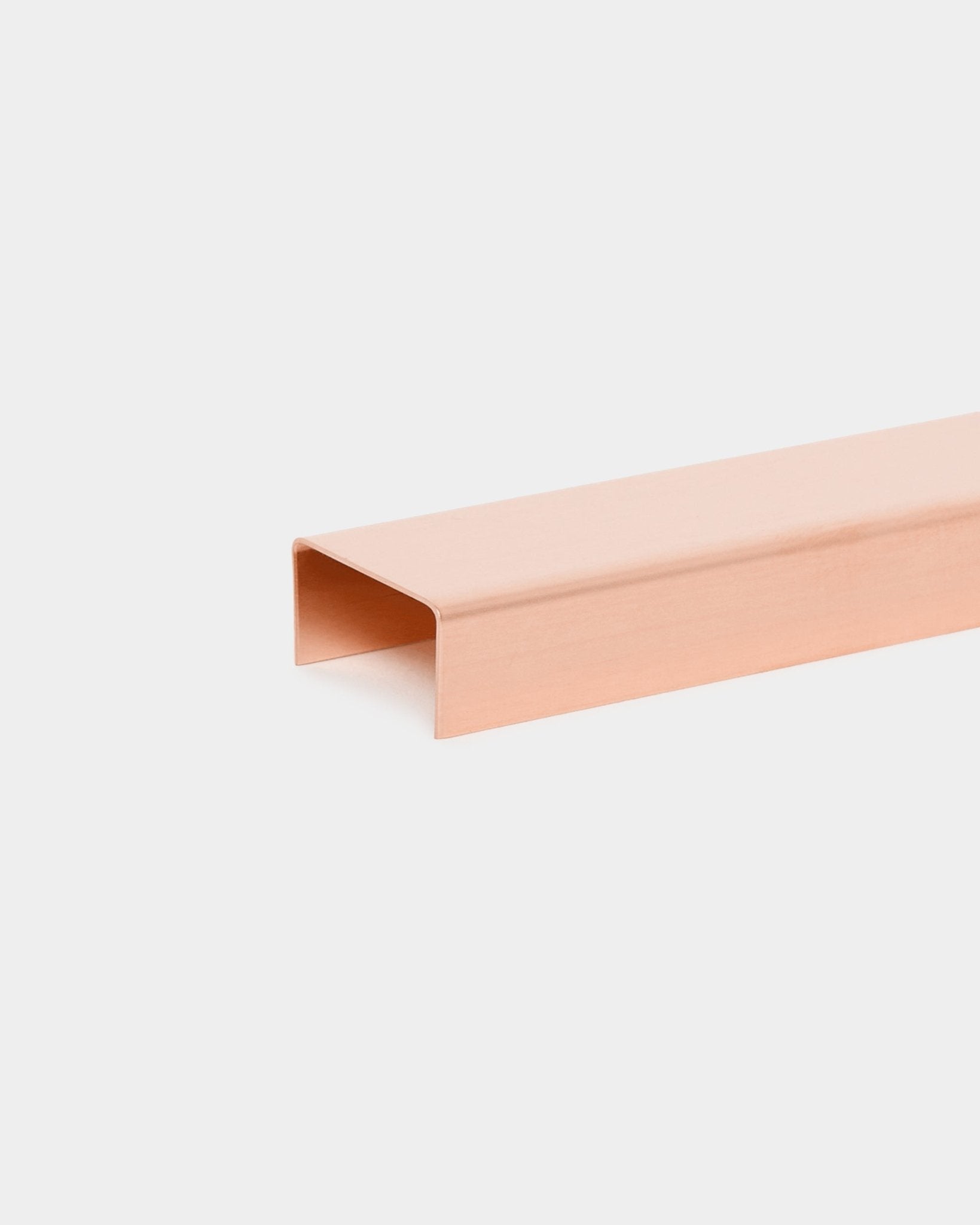 De Liva | Cover / Copper, 60 cm van WoodUpp is een metalen Akoestisch paneel in copper-colored, ontworpen als decoratief accent voor witte muren.