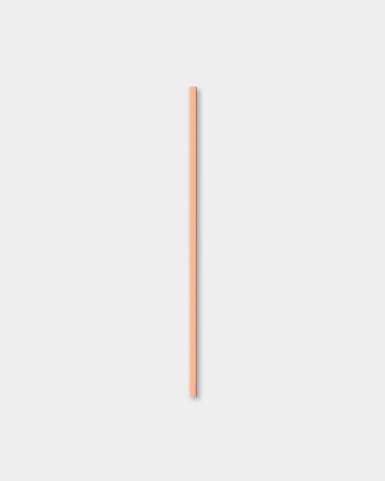 WoodUpp Liva Cover in Copper, 120 cm, een licht brown houten accessoire, ontworpen voor gebruik met Nordic Akupanel akoestische houten panelen als minimalistisch accent.