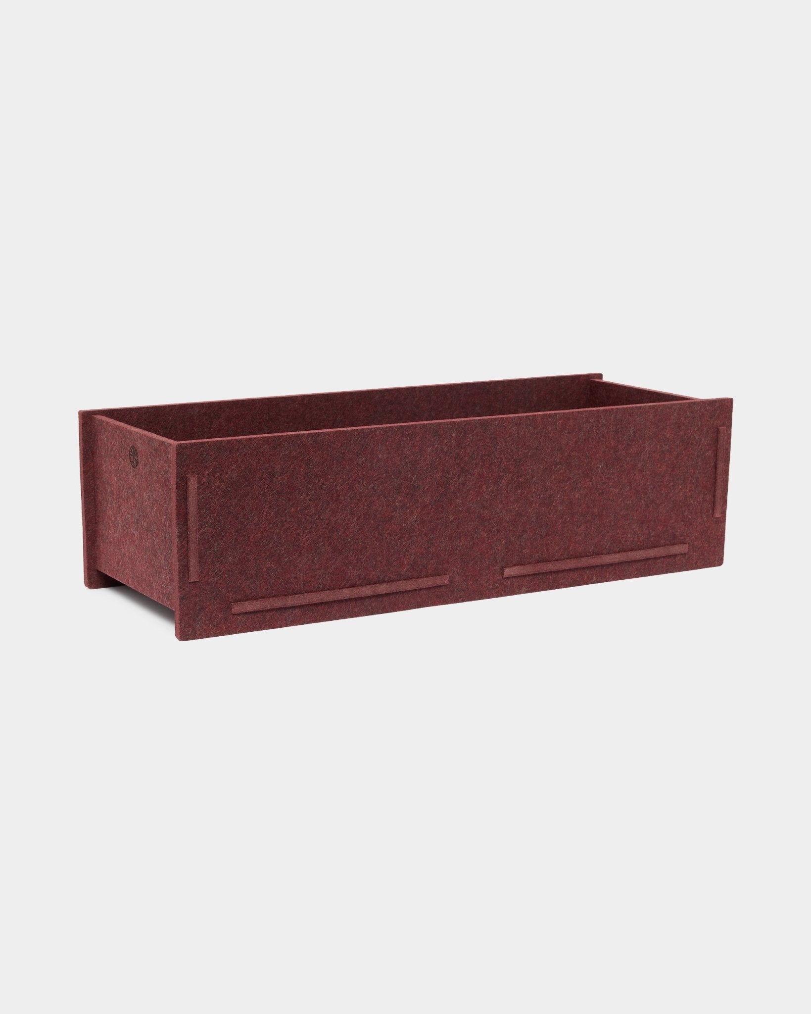 Rechthoekige ox red opbergbox van PET-vilt, de Vigg | Felt Box / BM2 van WoodUpp, met open bovenzijde en zichtbare naden; ontworpen als accessoire voor Akupanel.