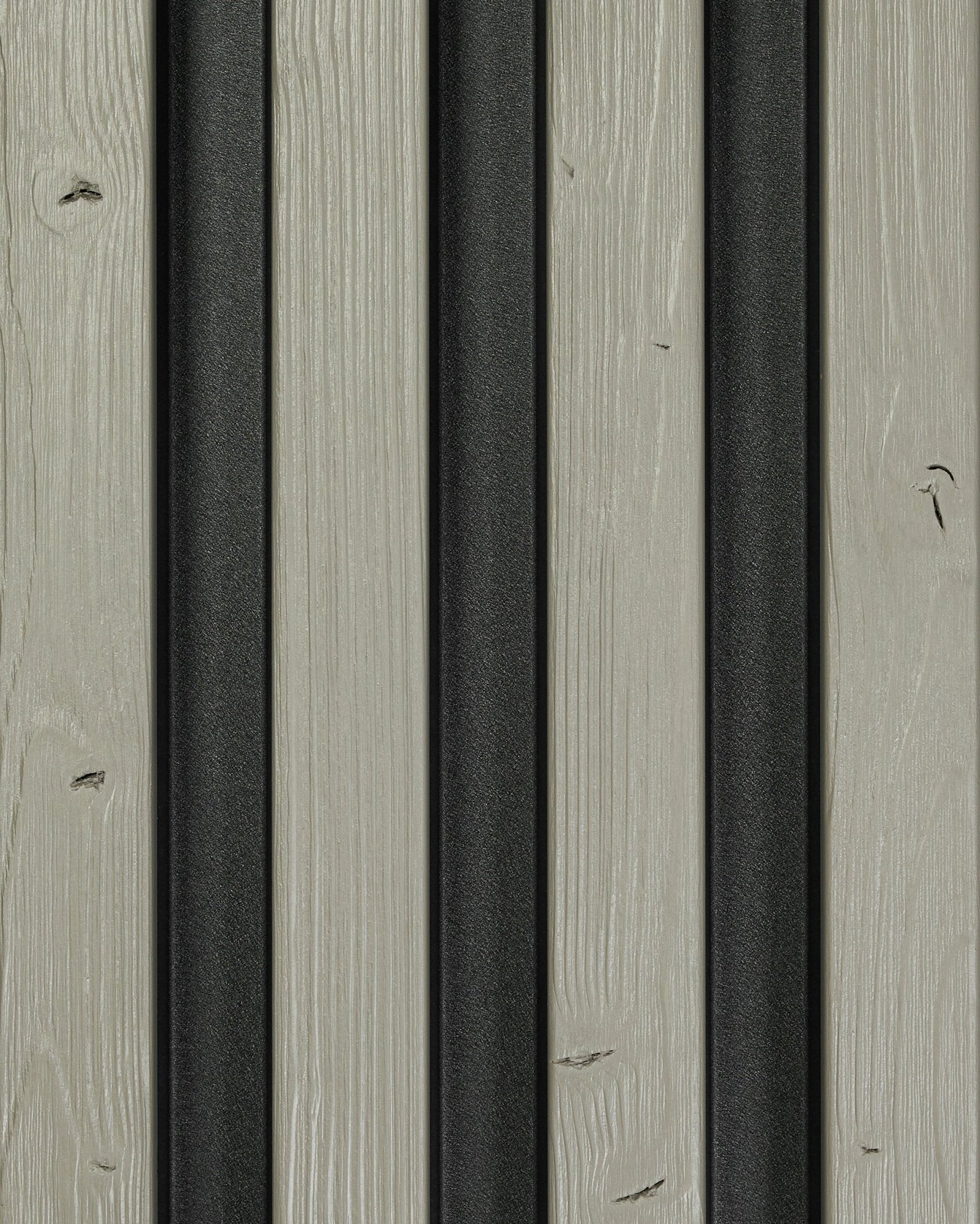 Aluwood Sample Grey (45,7 x 27 cm) gevelpaneel van WoodUpp; grijze houten latten met metalen strips in vertical black zorgen voor een modern buitenoppervlak met textuur.