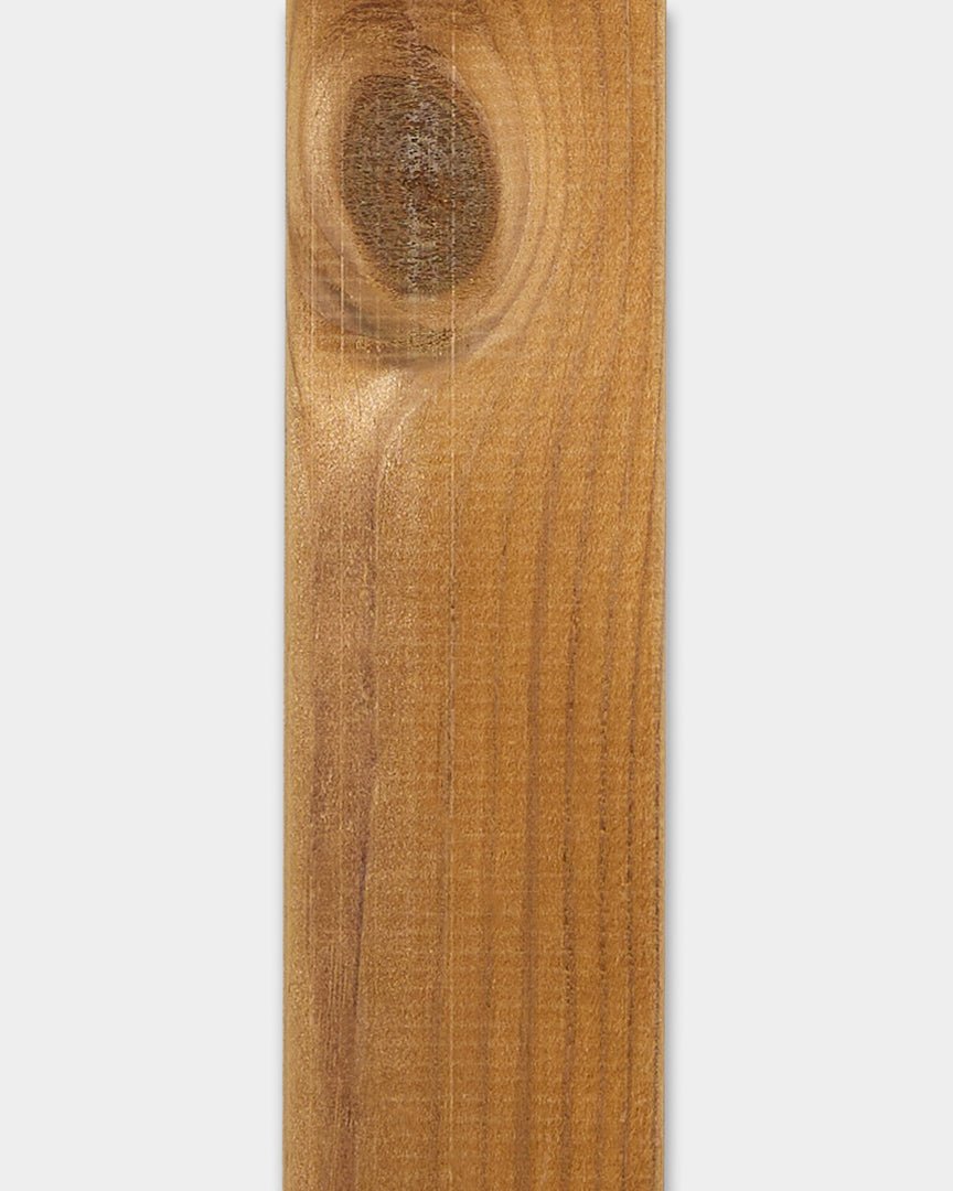 Aluwood brown gevelpaneel van WoodUpp, 240x4x1.8 cm, met zichtbare knoesten en natuurlijke nerf, getoond op een witte achtergrond.