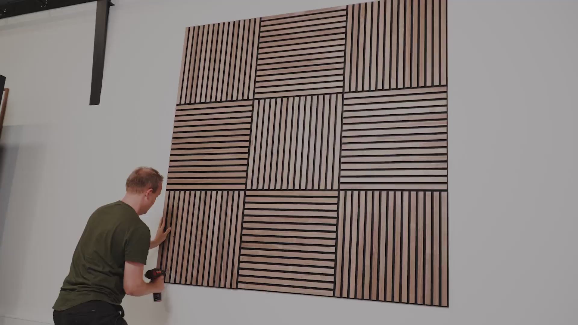 Akupixel | Installatie aan de muur met schroeven